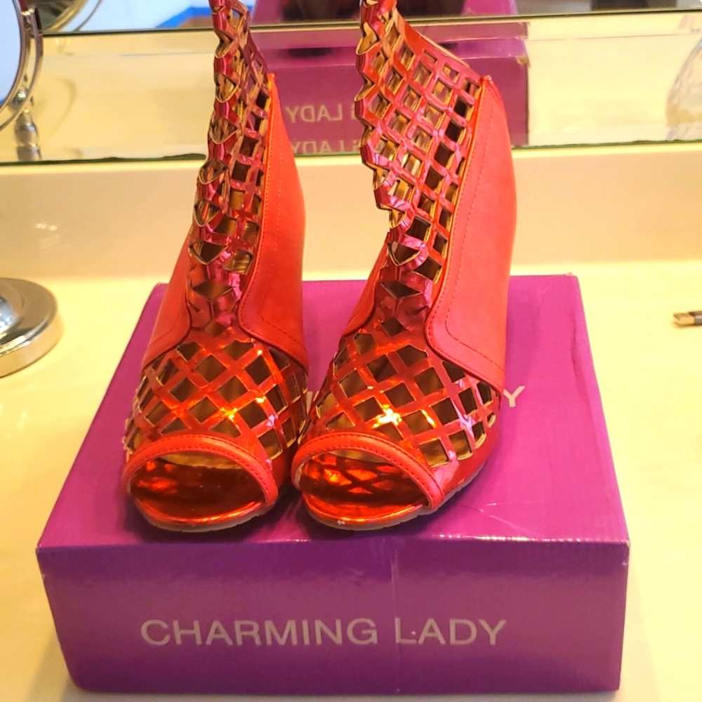 Charming Lady booties